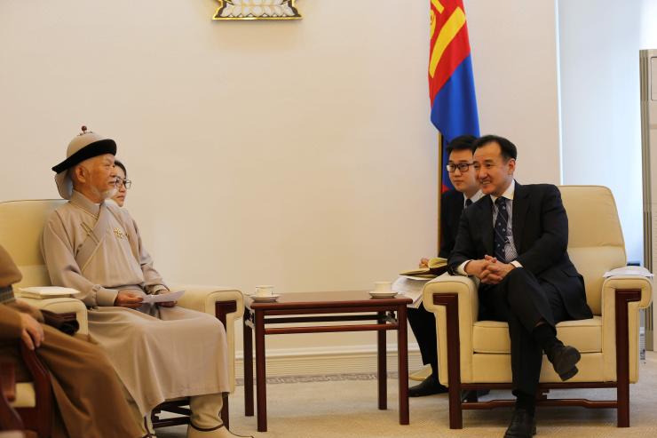 Каваүчи Широд Соёлын элчийн гэрчилгээг гардуулав